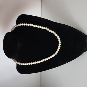 Pearl necklace (manufactured)